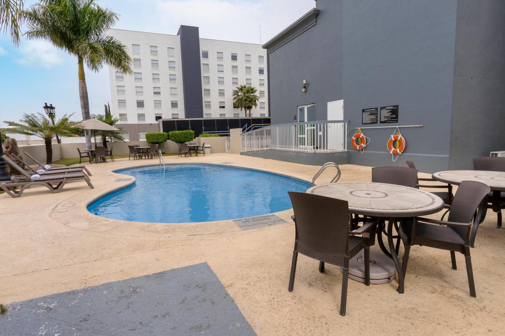 Hampton Inn By Hilton Guadalajara-Aeropuerto Las Pintas Exterior photo