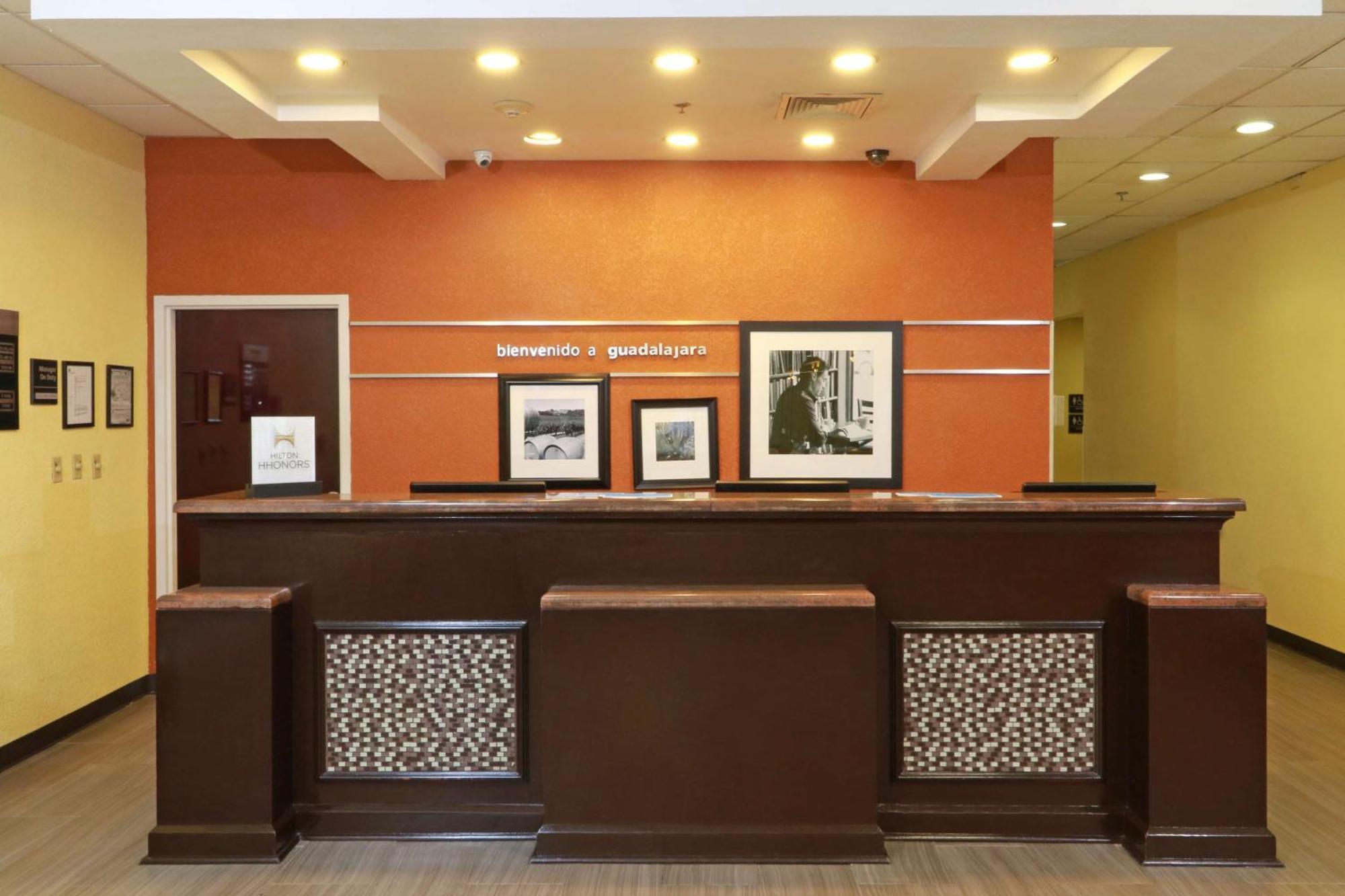 Hampton Inn By Hilton Guadalajara-Aeropuerto Las Pintas Exterior photo
